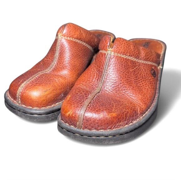 Born Women's Brown Leather hand Crafted Clogs - Picture 3 of 8